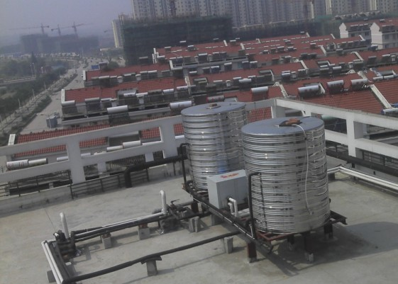 圆柱形不锈钢保温水箱